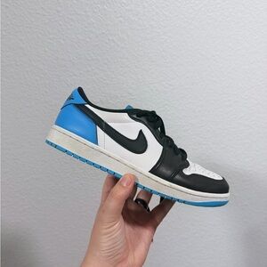 Jordan retro 1 low powder blue